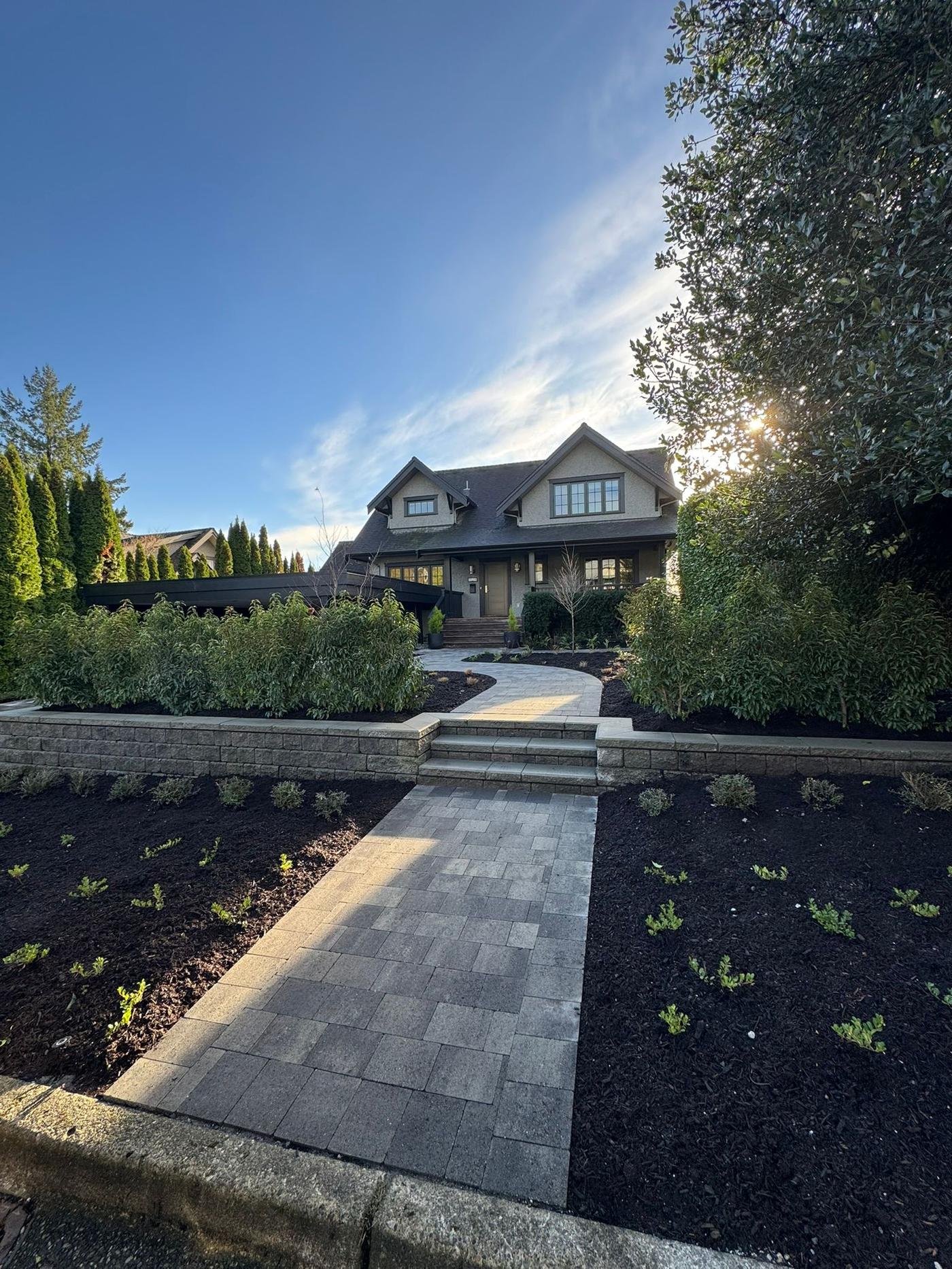 Landscaped walkway and entrance by Green Essential